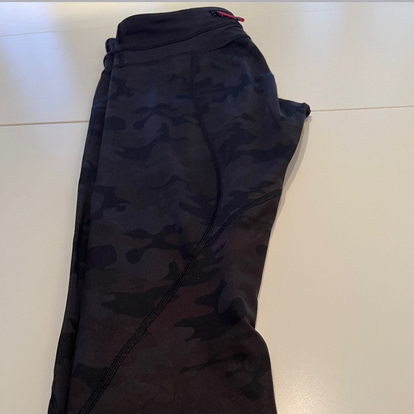lululemon | Inspire Crop | size 6 | camo print - Picture 8 of 8